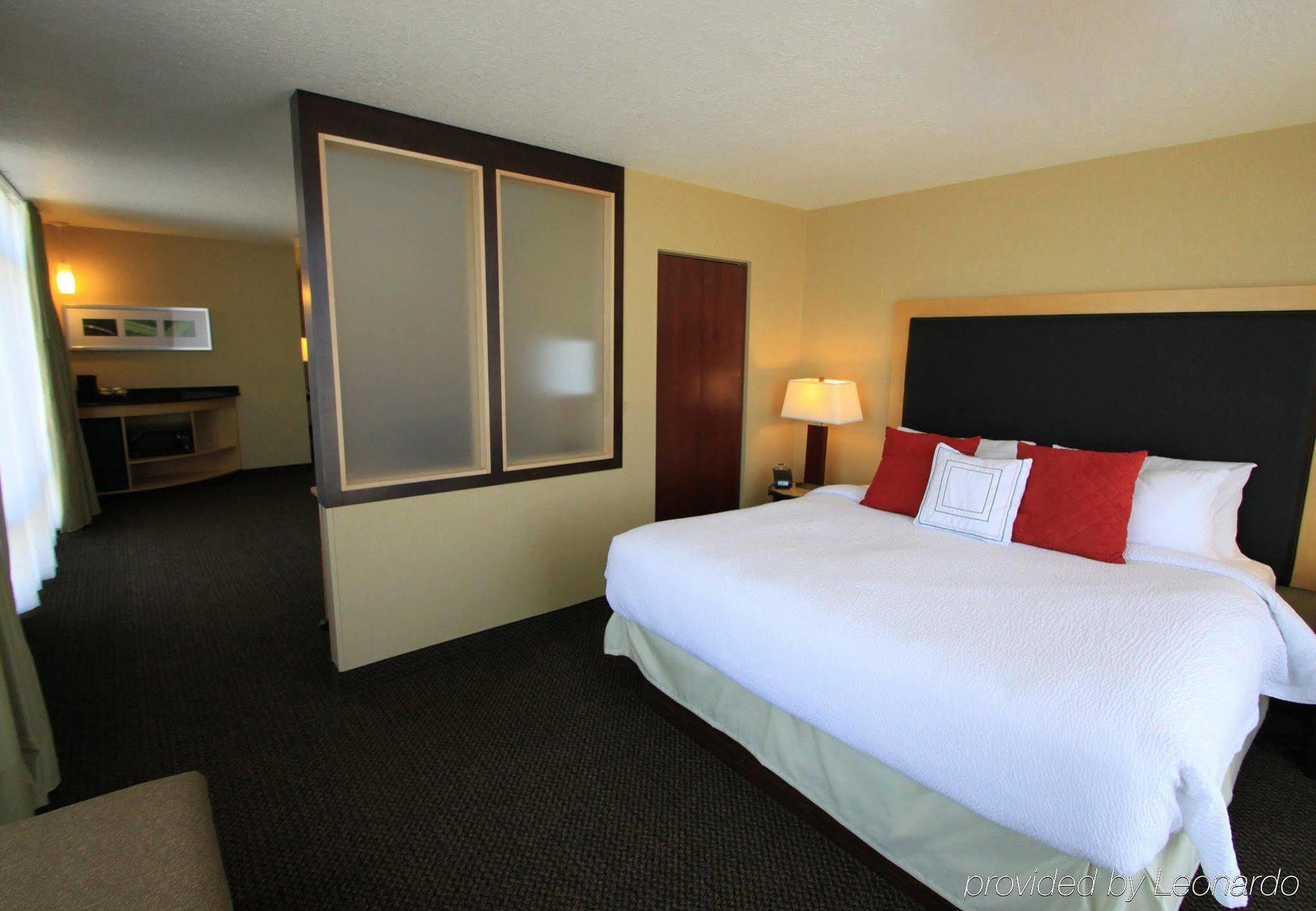 Springhill By Marriott Bay 3*